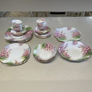 NEW/Unused Blossom Time Dishes - Set of 4, 26 Pieces. Vintage Royal Albert